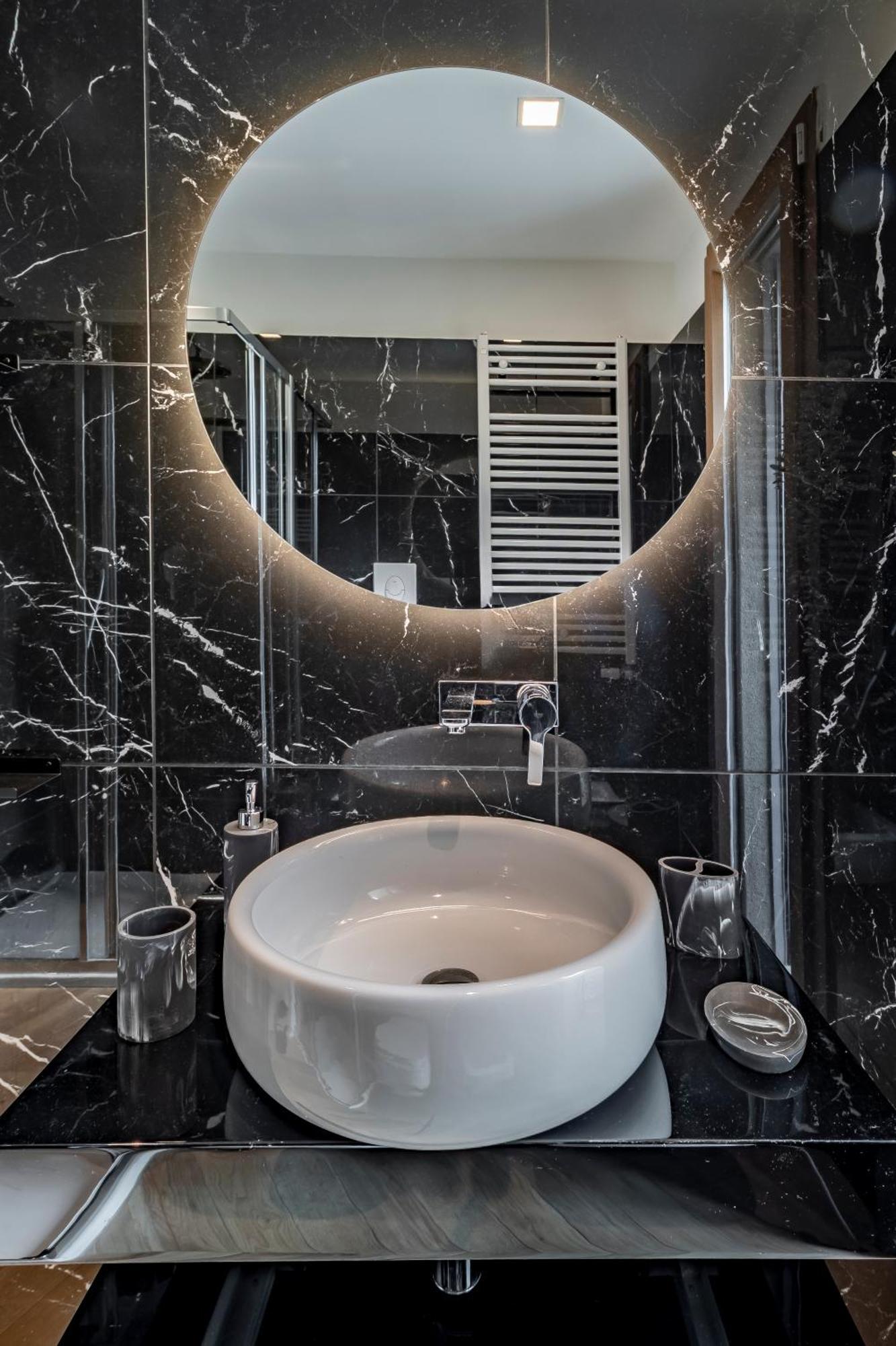 Aurealiving - Sage Luxury With Air Conditioning, Fast Wifi And Free Gym * Rom